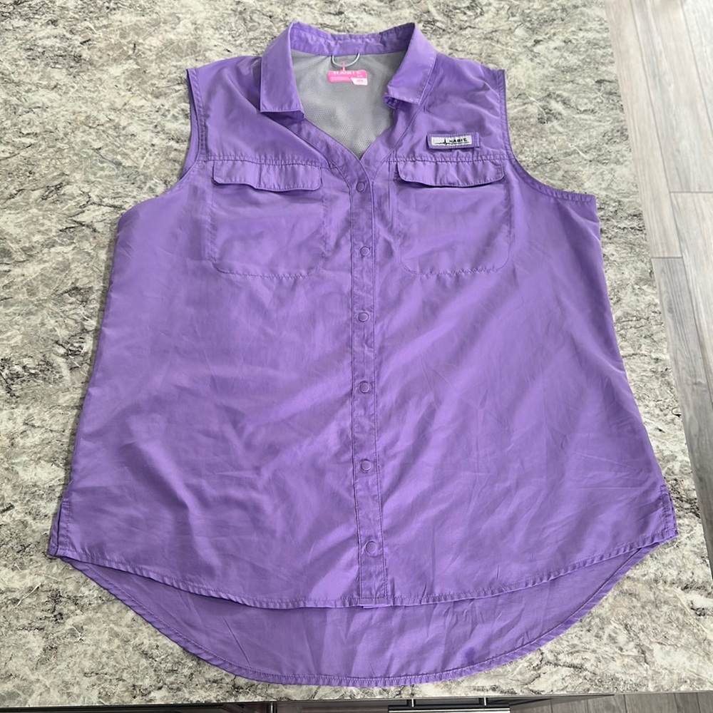 Button-down sleeveless women’s top